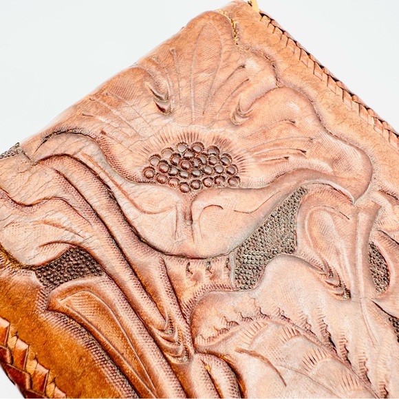 Vintage Leather Hand Tooled Wallet - Picture 4 of 9